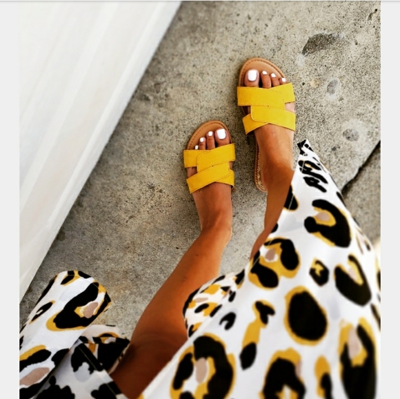Shoes - 🆕️//The Austin// yellow crisscross sandal Shoes - 🆕️//The Austin// yellow crisscross sandal